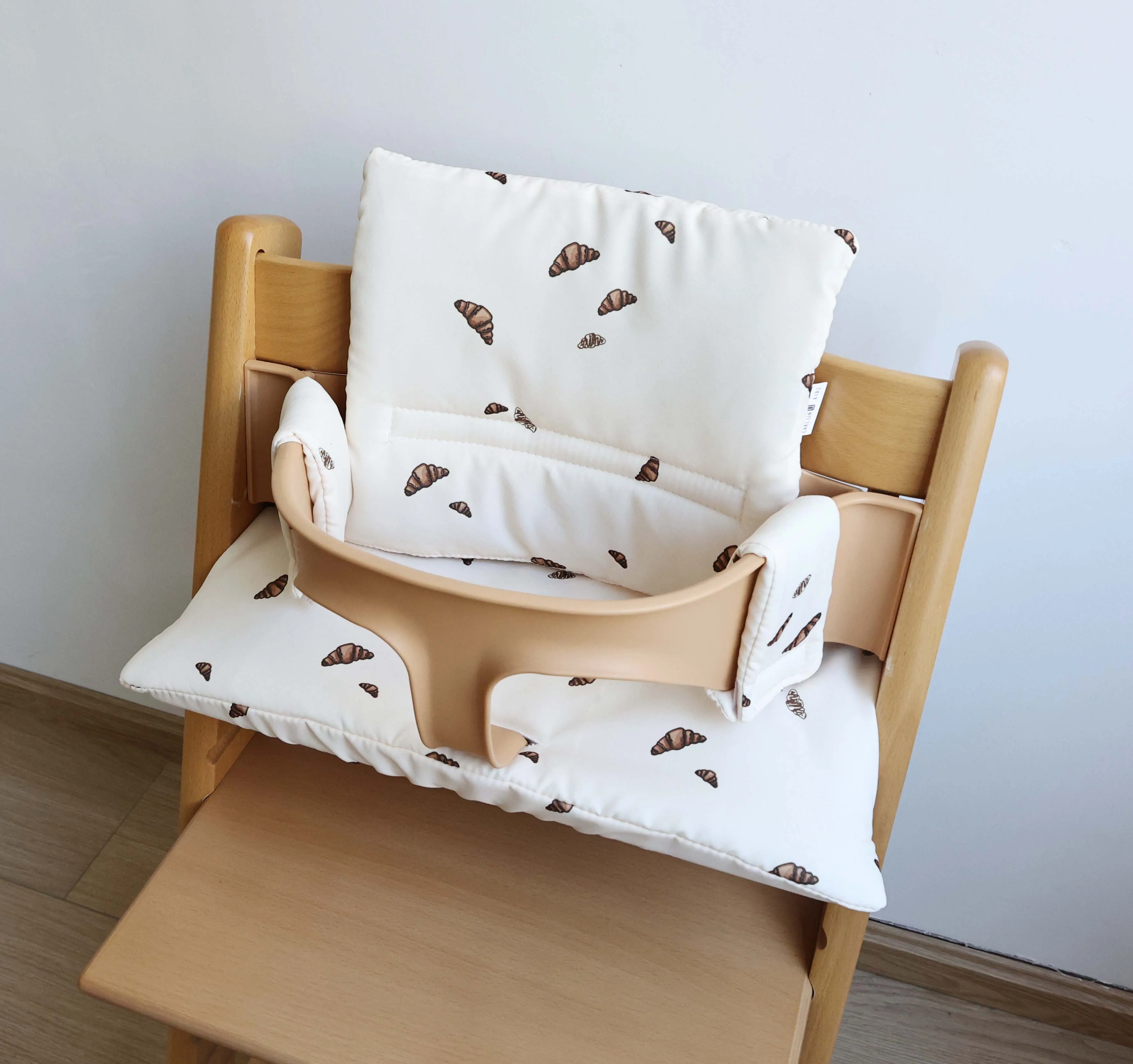 coussin de chaise bébé coloré