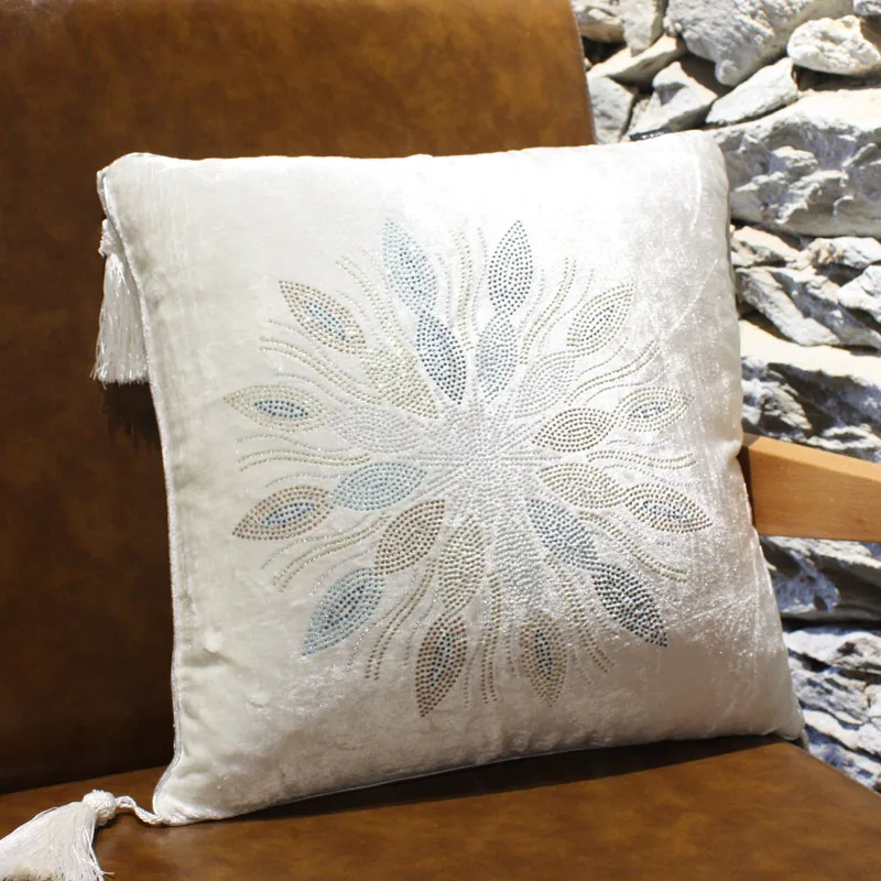 coussin décoratif noir strass