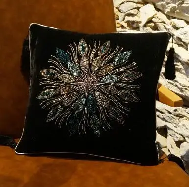 coussin chic en velours noir