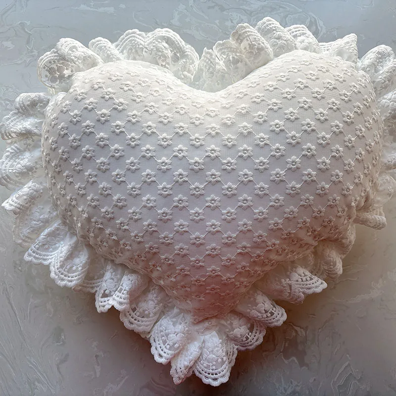 coussin blanc chic