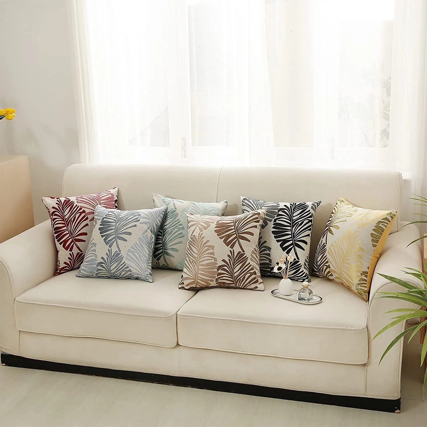 décor artistique coussin brodé