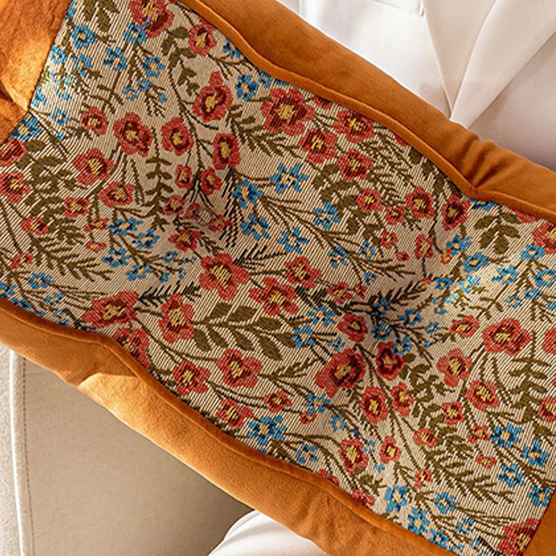 design classique coussin floral