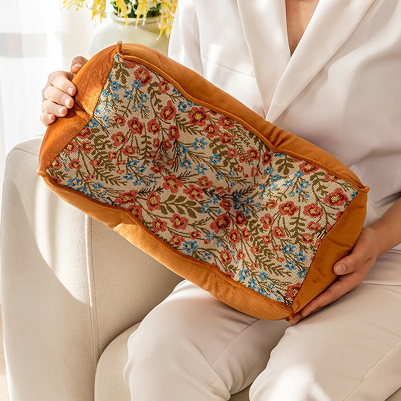 coussin rétro avec motifs floraux