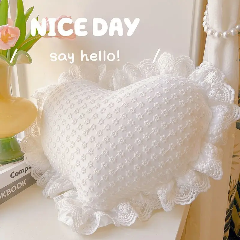 coussin dentelle romantique